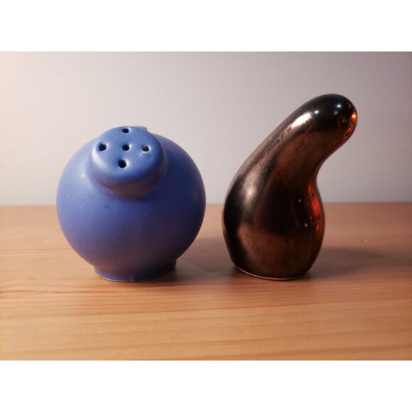 Vintage MCM Eva Zeisel Red Wing Town & Country Modernist SCHMOO S&P Shakers - Picture 3 of 5